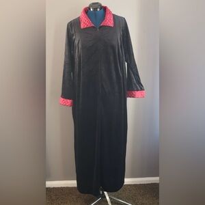 Cinema Exoile Robe Women Sz Med Black Red Embossed‎ Velour 1/4 Zip Long Soft VTG